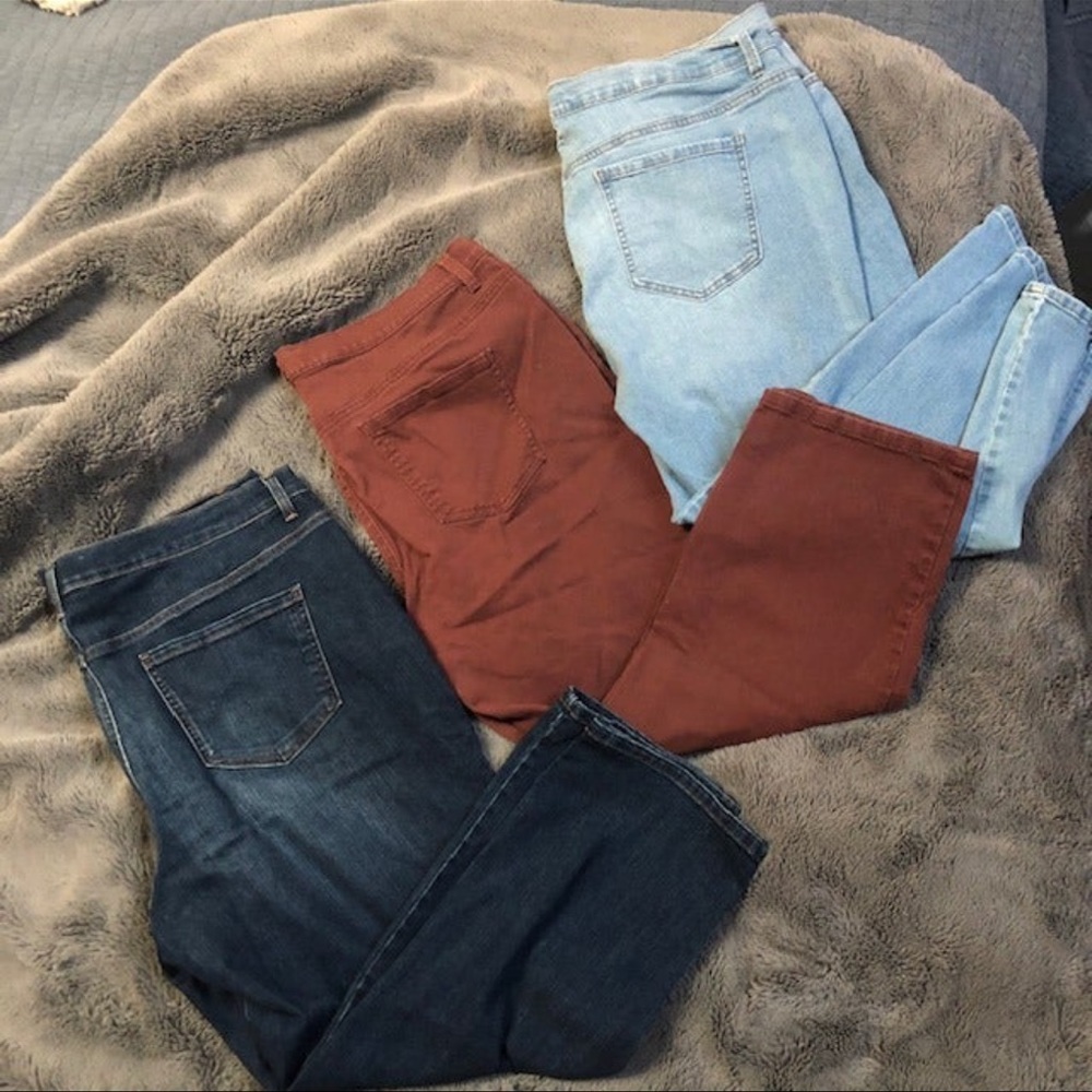 Bundle of 3 Gloria Vanderbilt Amanda mid/high rise jeans 20W